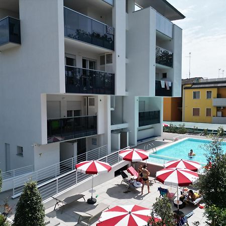 Nuovo Condominio Con Piscina E Garage Бибионе Екстериор снимка