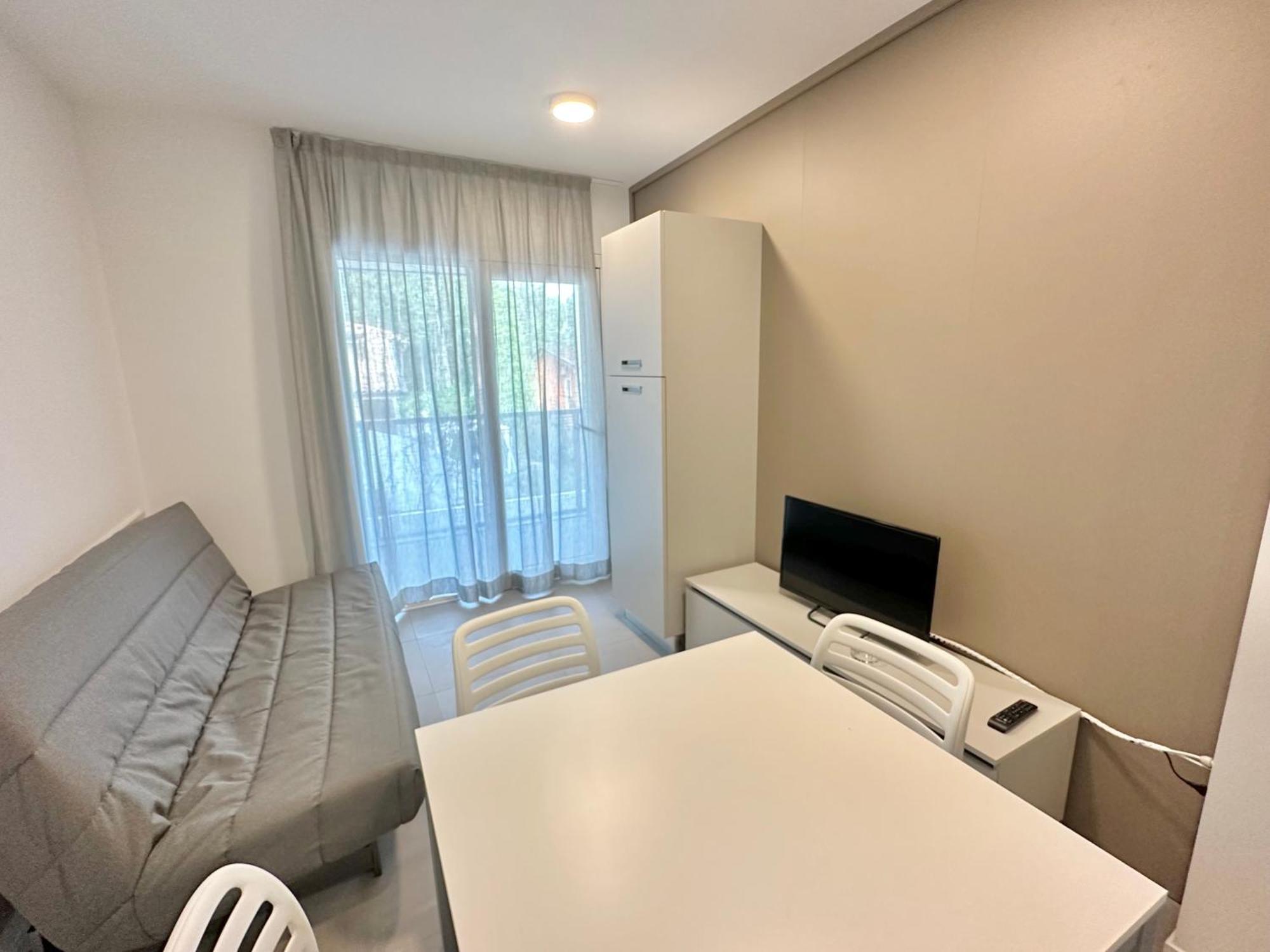 Nuovo Condominio Con Piscina E Garage Бибионе Екстериор снимка