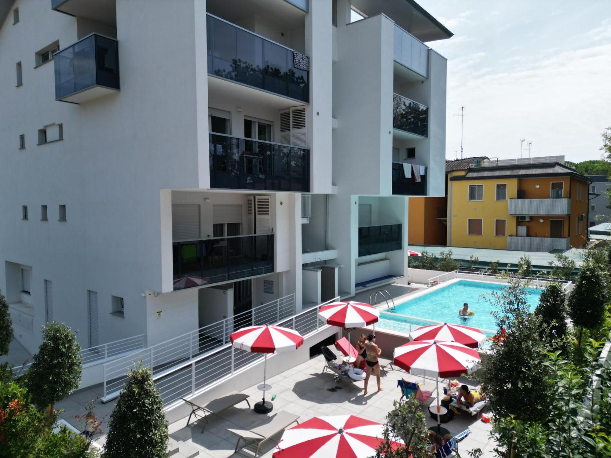Nuovo Condominio Con Piscina E Garage Бибионе Екстериор снимка